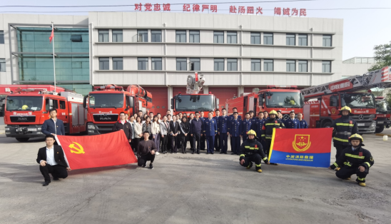 天津港保稅區(qū)“兩新”組織黨委與轄區(qū)消防救援站開展消防“體驗日”活動