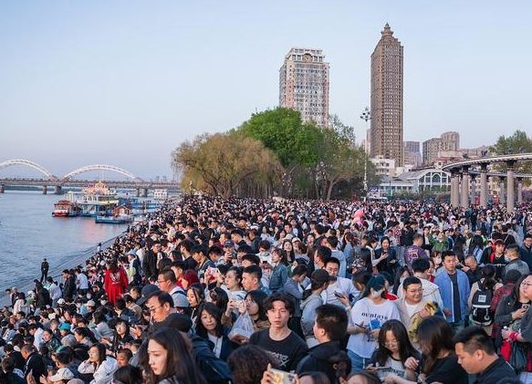 “五一”文旅多點開花，假日經(jīng)濟謀得發(fā)展增量